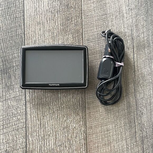 New! TomTom Handsfree GPS Navigation. With Car Adapter/Charger. - Picture 4 of 5